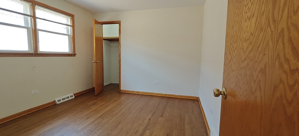 10824 S Sacramento Avenue - Photo 8