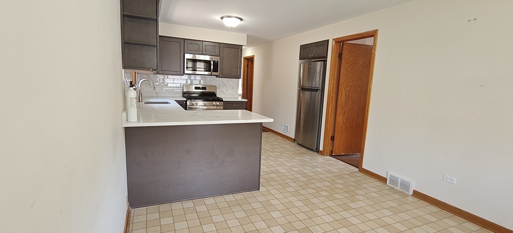 10824 S Sacramento Avenue - Photo 12