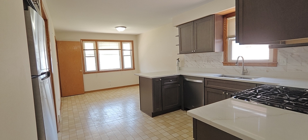 10824 S Sacramento Avenue - Photo 15