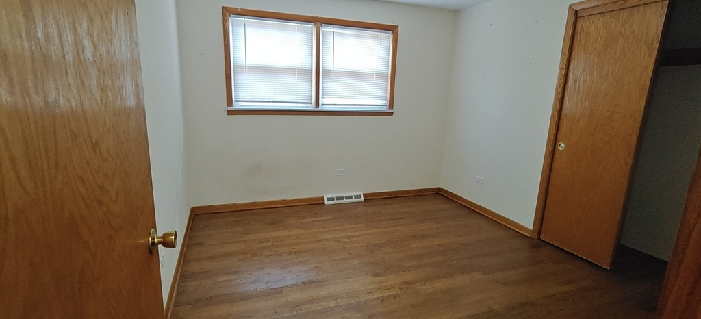 10824 S Sacramento Avenue - Photo 7