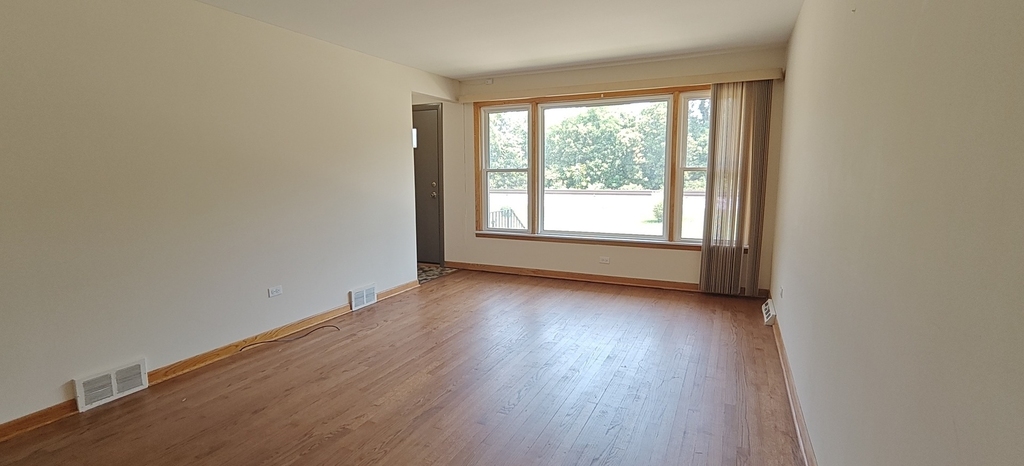 10824 S Sacramento Avenue - Photo 5