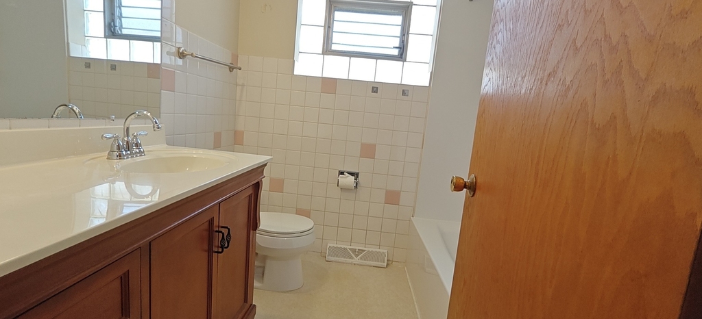 10824 S Sacramento Avenue - Photo 19