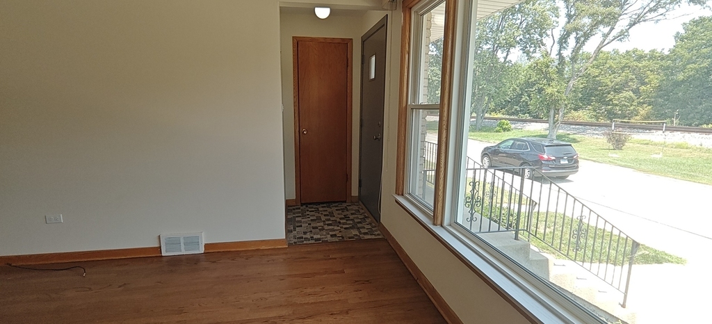 10824 S Sacramento Avenue - Photo 3