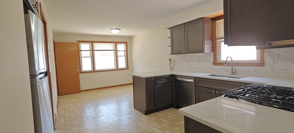 10824 S Sacramento Avenue - Photo 14