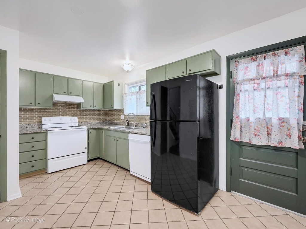 229 S Milton Avenue - Photo 6