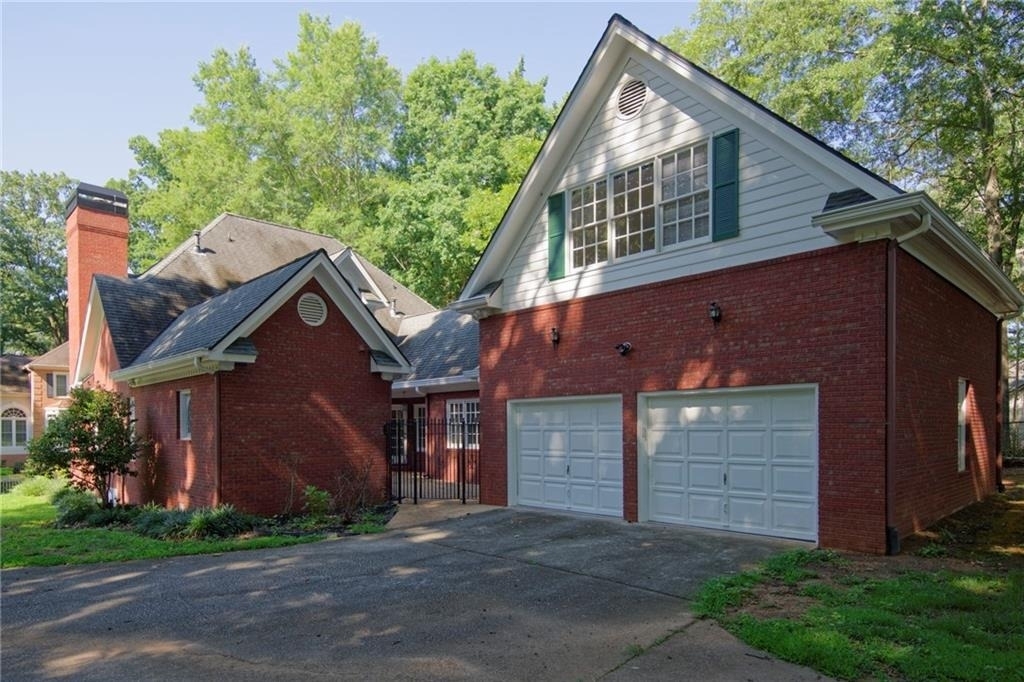 1150 Goodwin Place Ne - Photo 2