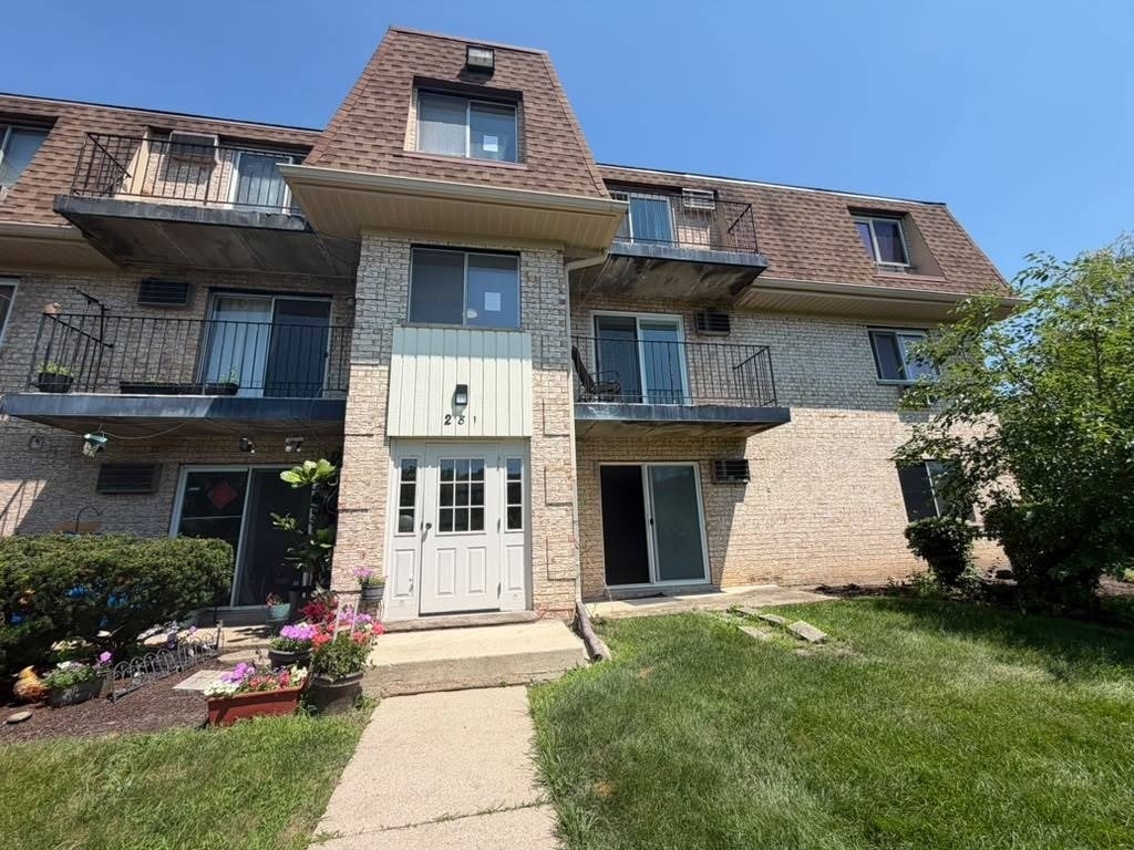 281 Shorewood Drive - Photo 0