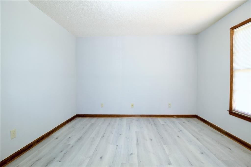 585 Wayside Drive - Photo 10
