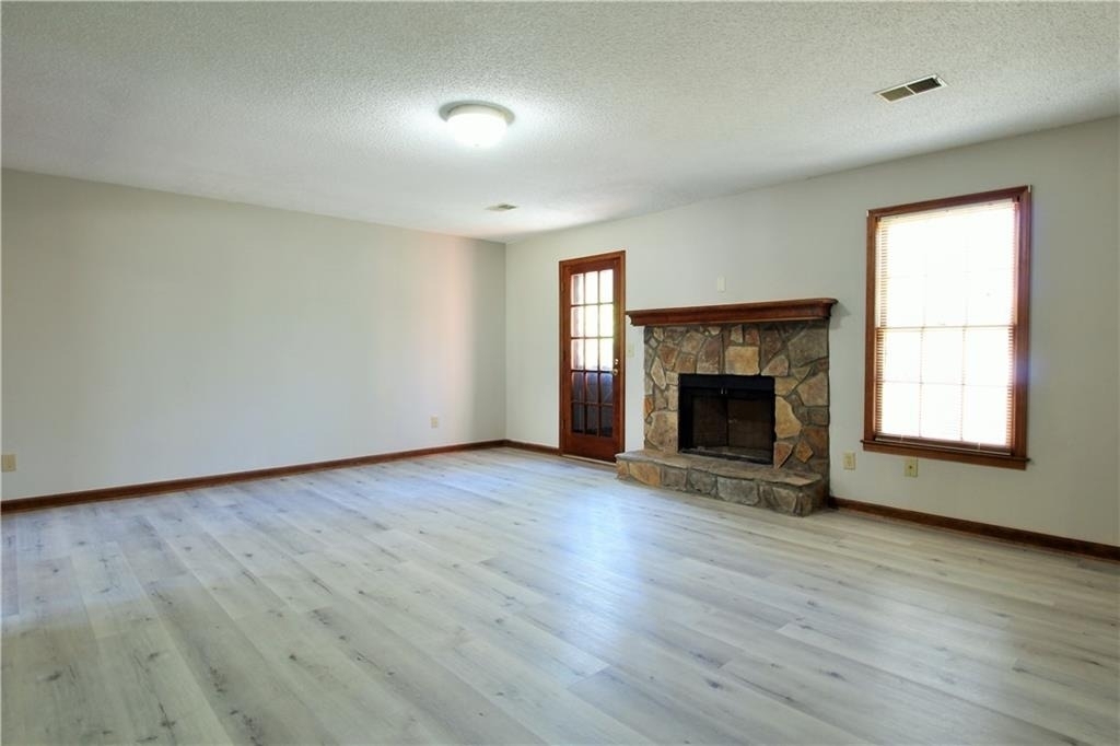 585 Wayside Drive - Photo 2