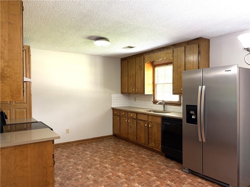 585 Wayside Drive - Photo 7