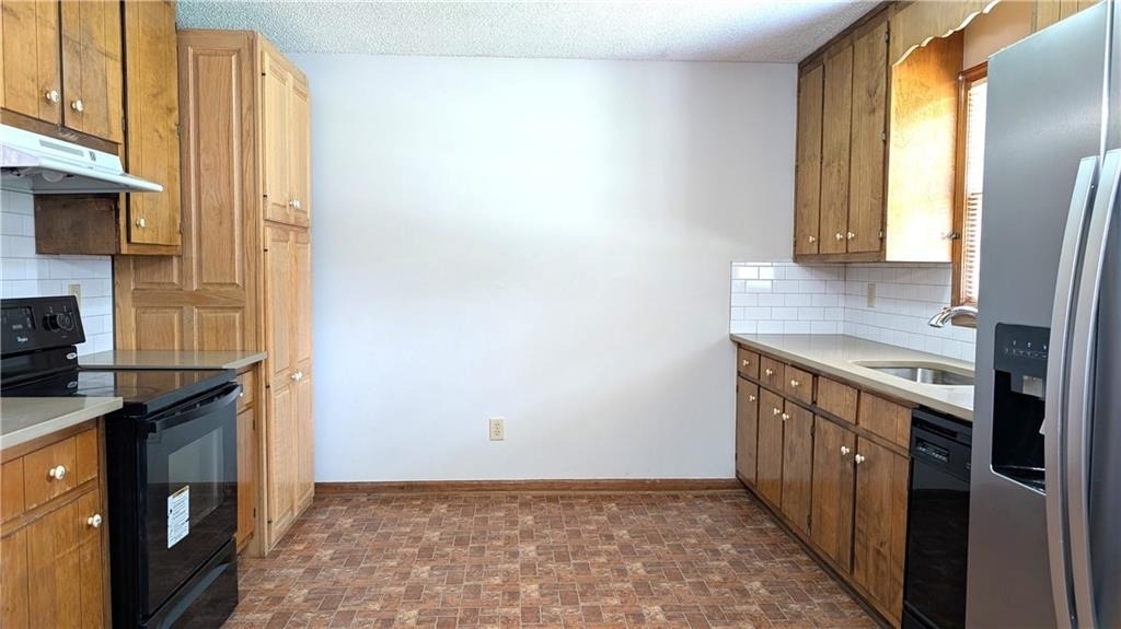 585 Wayside Drive - Photo 5