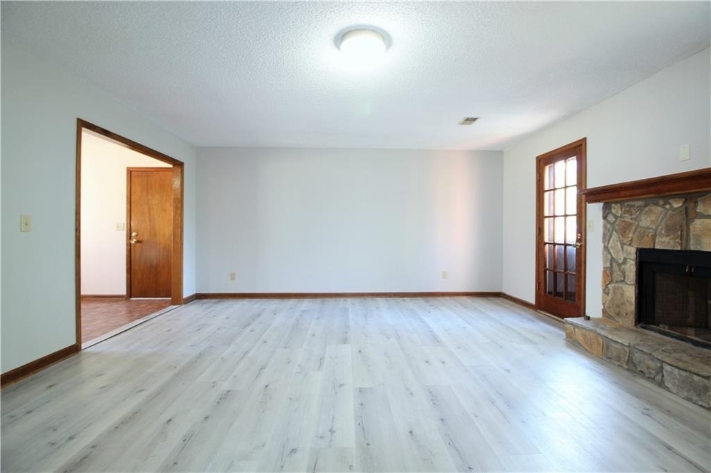 585 Wayside Drive - Photo 4