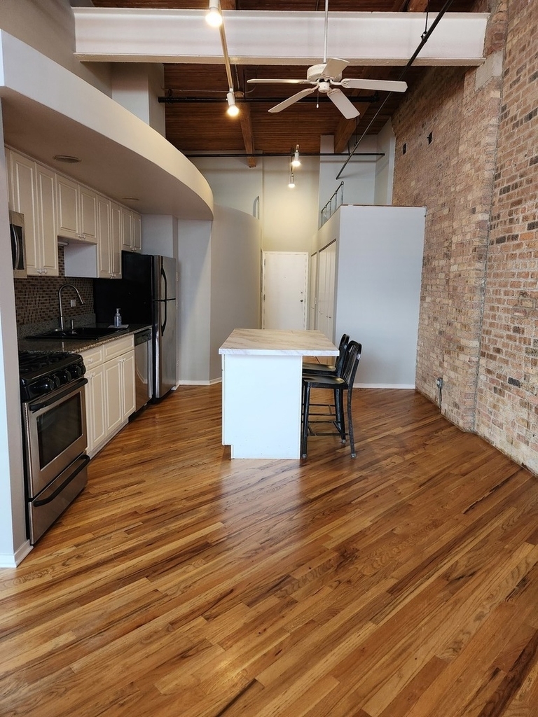 1601 S Indiana Avenue - Photo 2