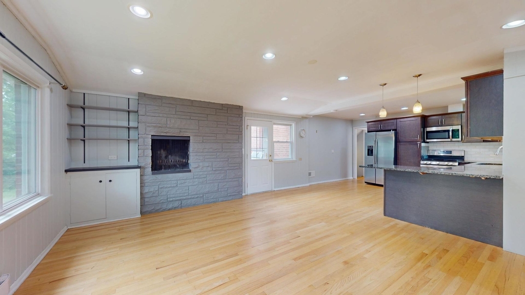 9131 Kilbourn Avenue - Photo 8