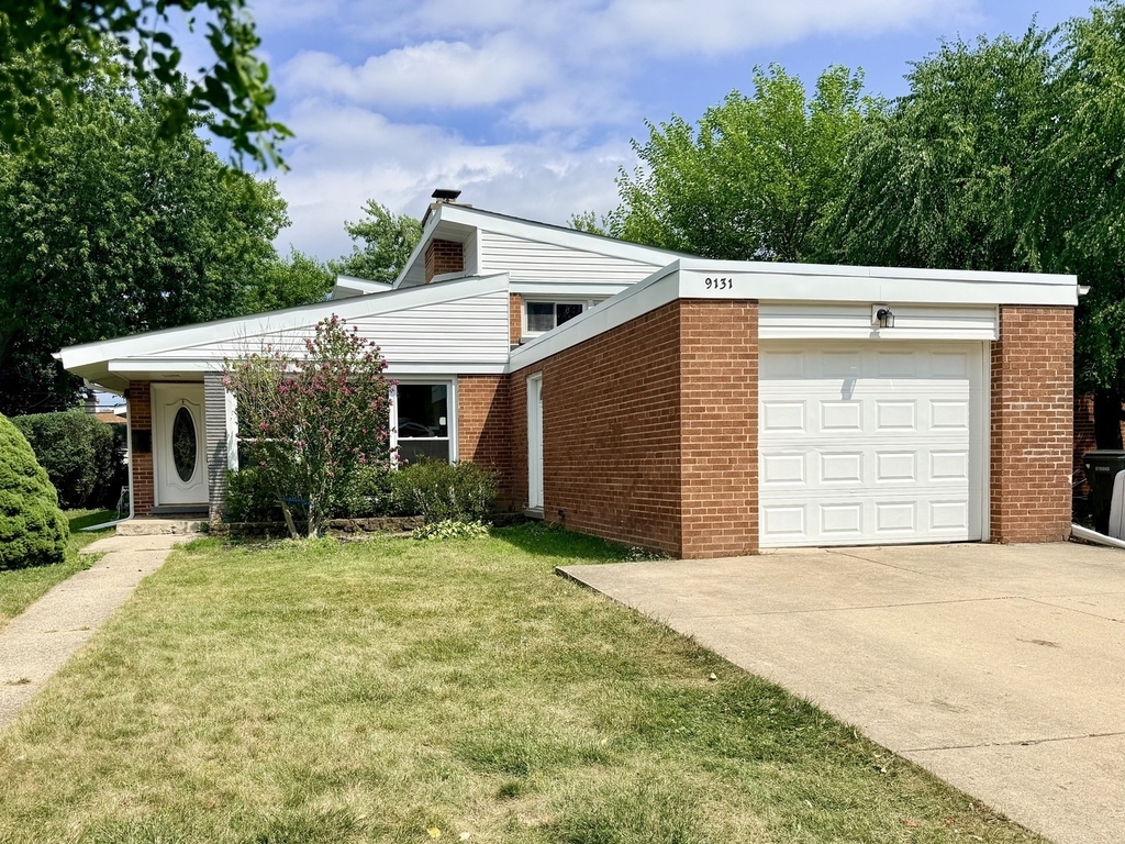 9131 Kilbourn Avenue - Photo 0