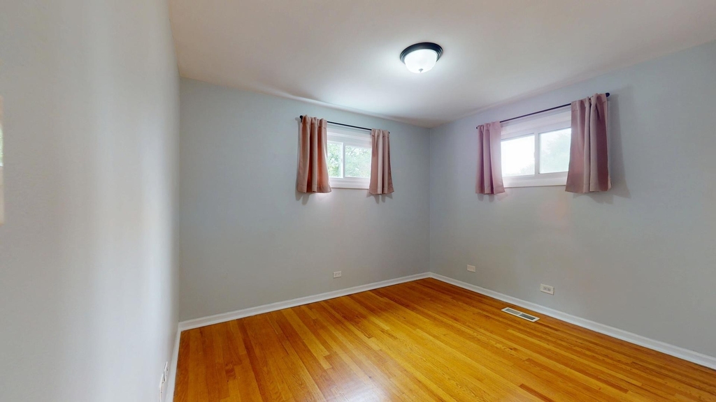 9131 Kilbourn Avenue - Photo 10