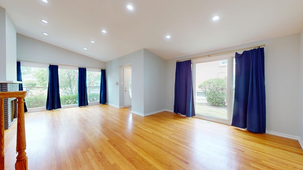 9131 Kilbourn Avenue - Photo 3