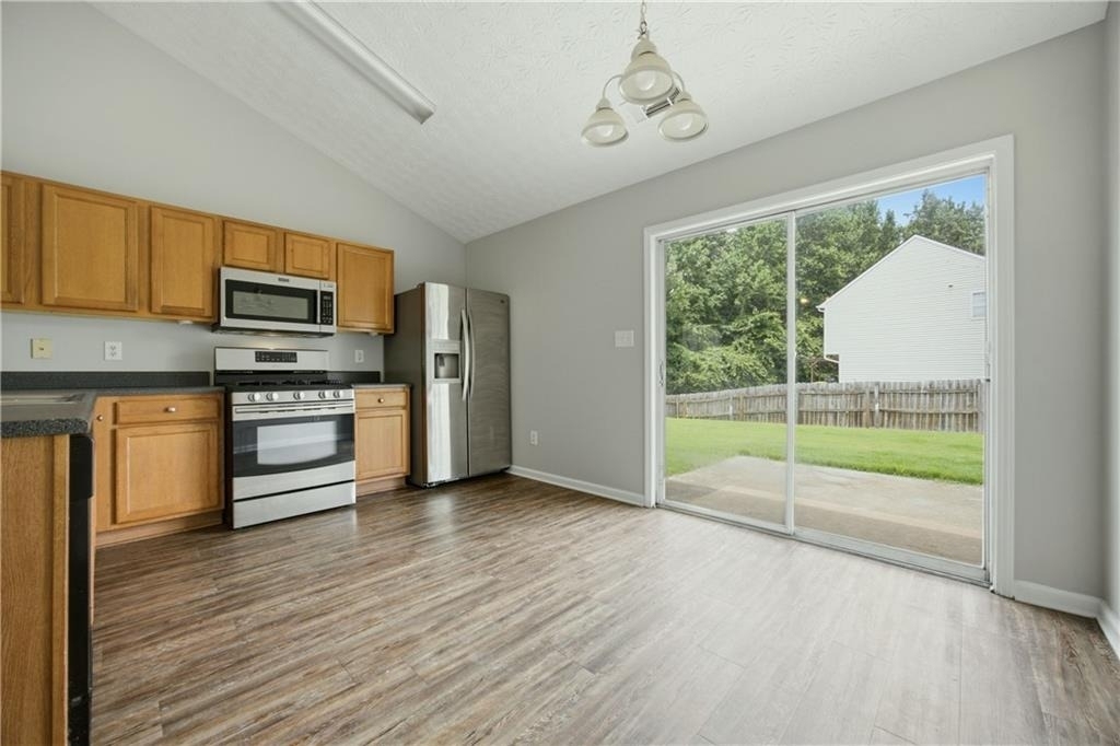 1002 Pine Isle Court - Photo 2