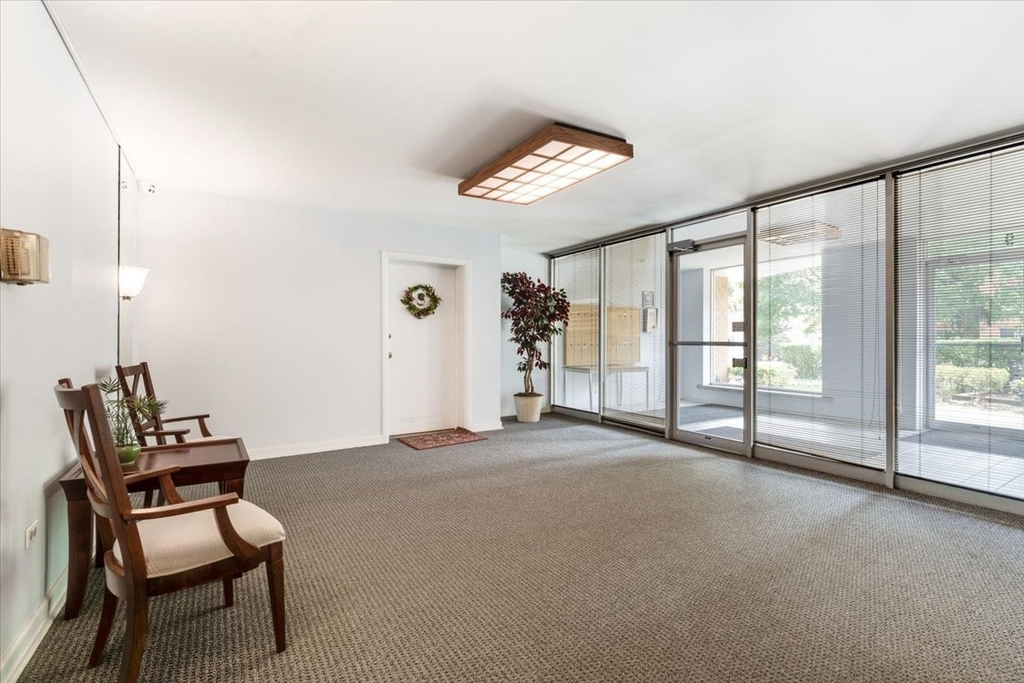 929 Washington Street - Photo 2