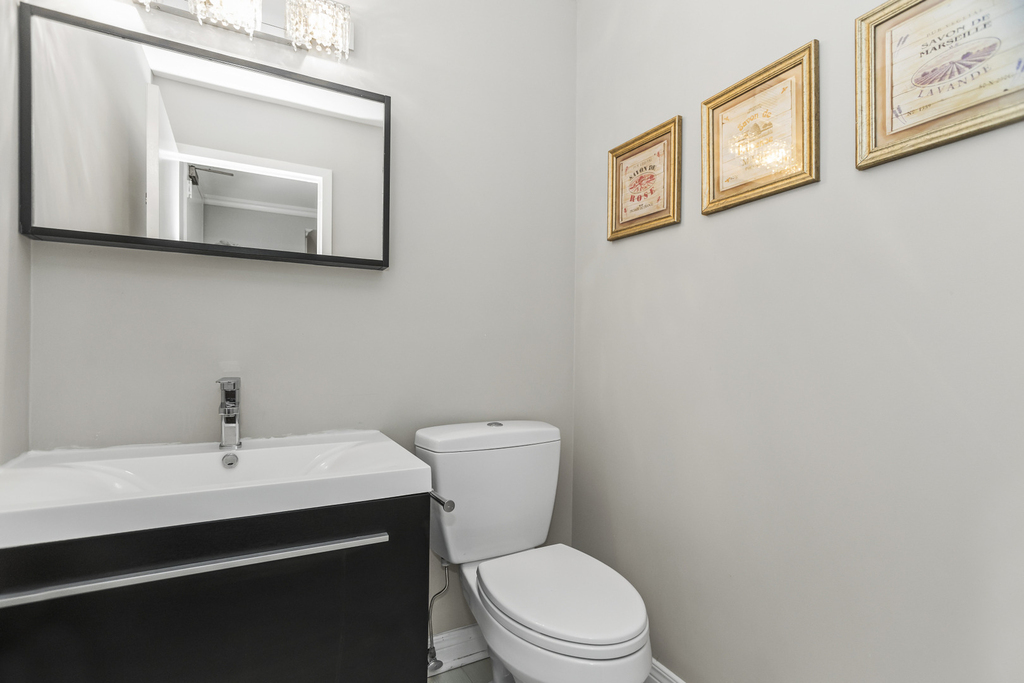 110 E Delaware Place - Photo 6