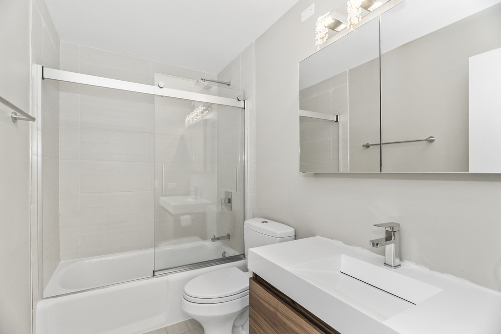 110 E Delaware Place - Photo 13