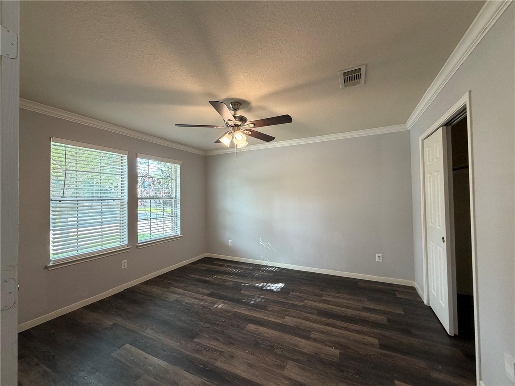 8023 Clover Leaf Drive - Photo 32