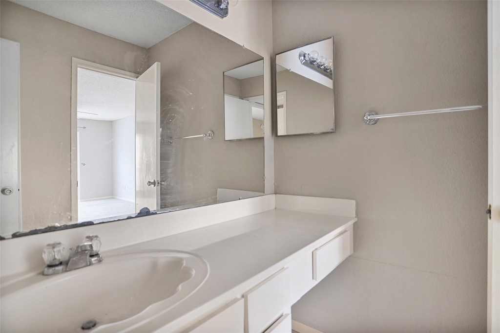2121 Hepburn Street - Photo 7