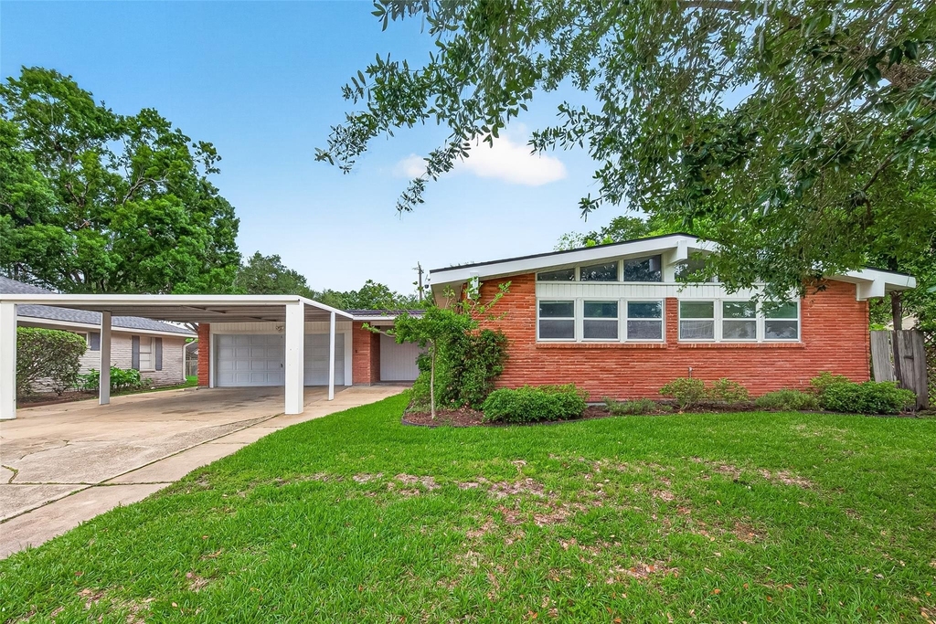 5422 Hummingbird Street - Photo 0