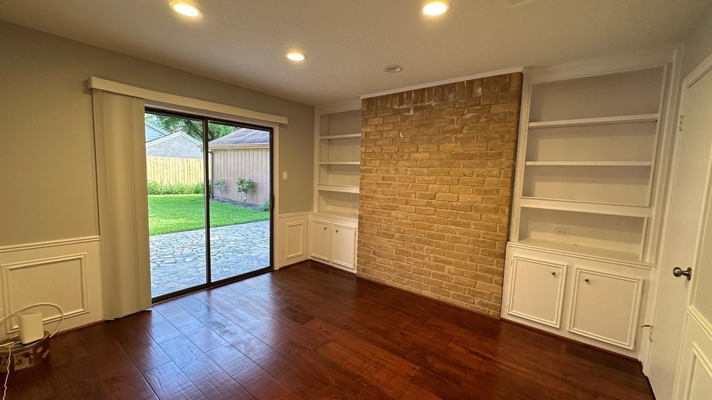 11527 Cedar Creek Drive - Photo 18