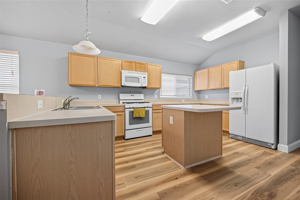 10430 Deer Branch - Photo 7