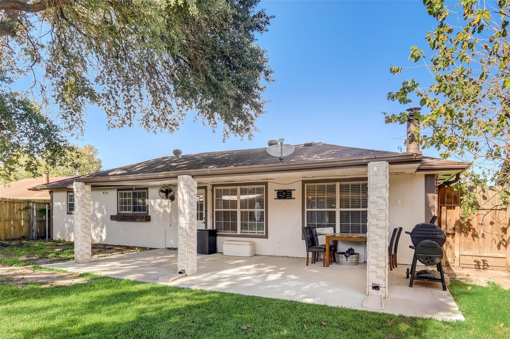 9910 Willmont Road - Photo 16
