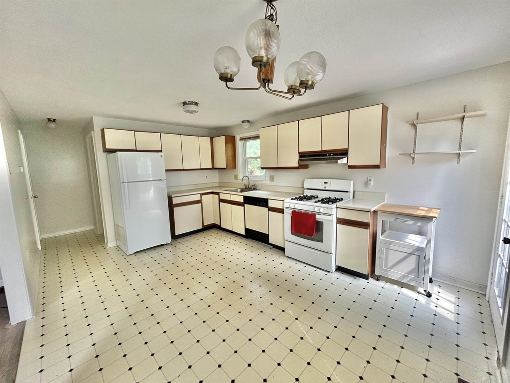 4b Pine Grove - Photo 3