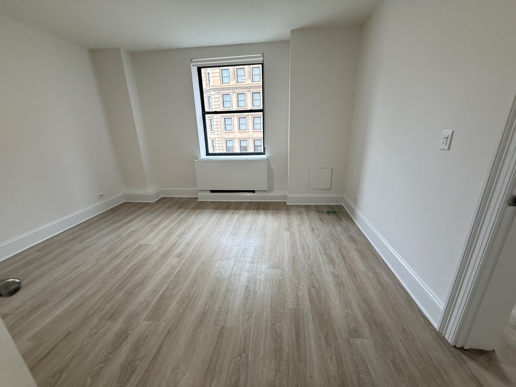 West 34th Street - Photo 10