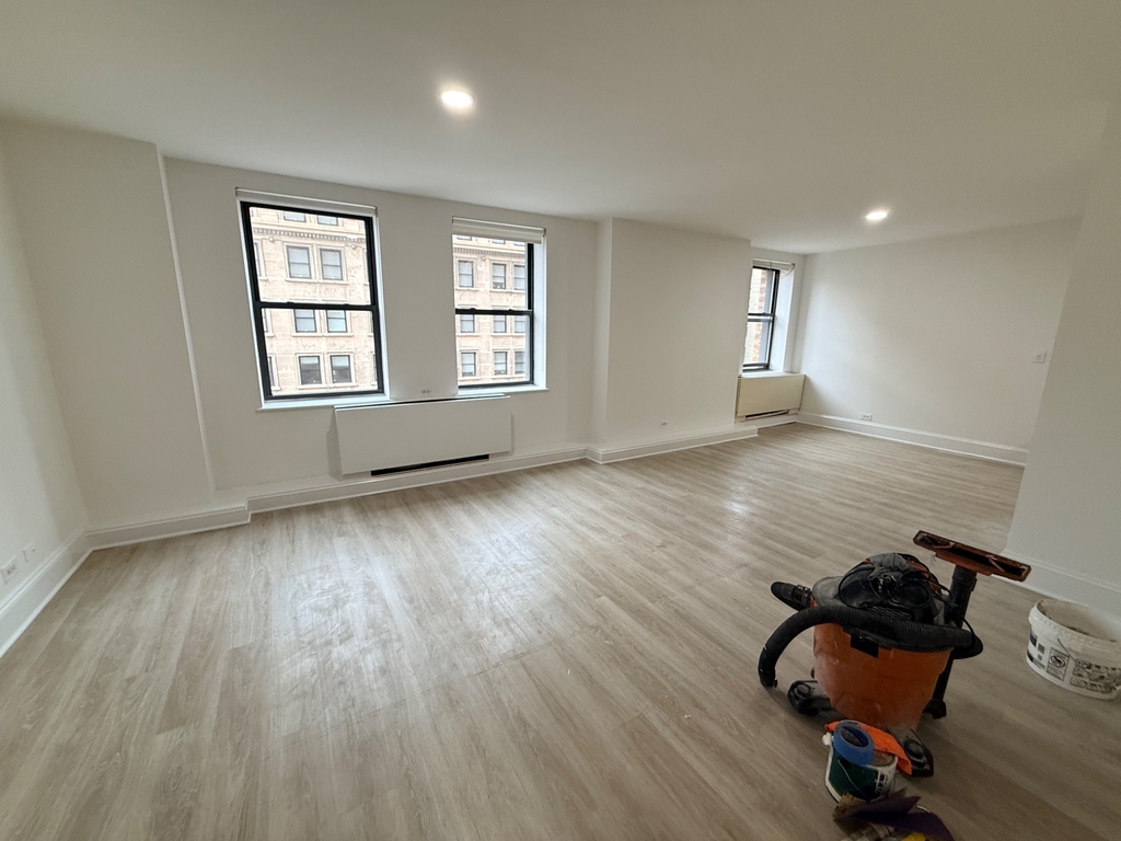 West 34th Street - Photo 11