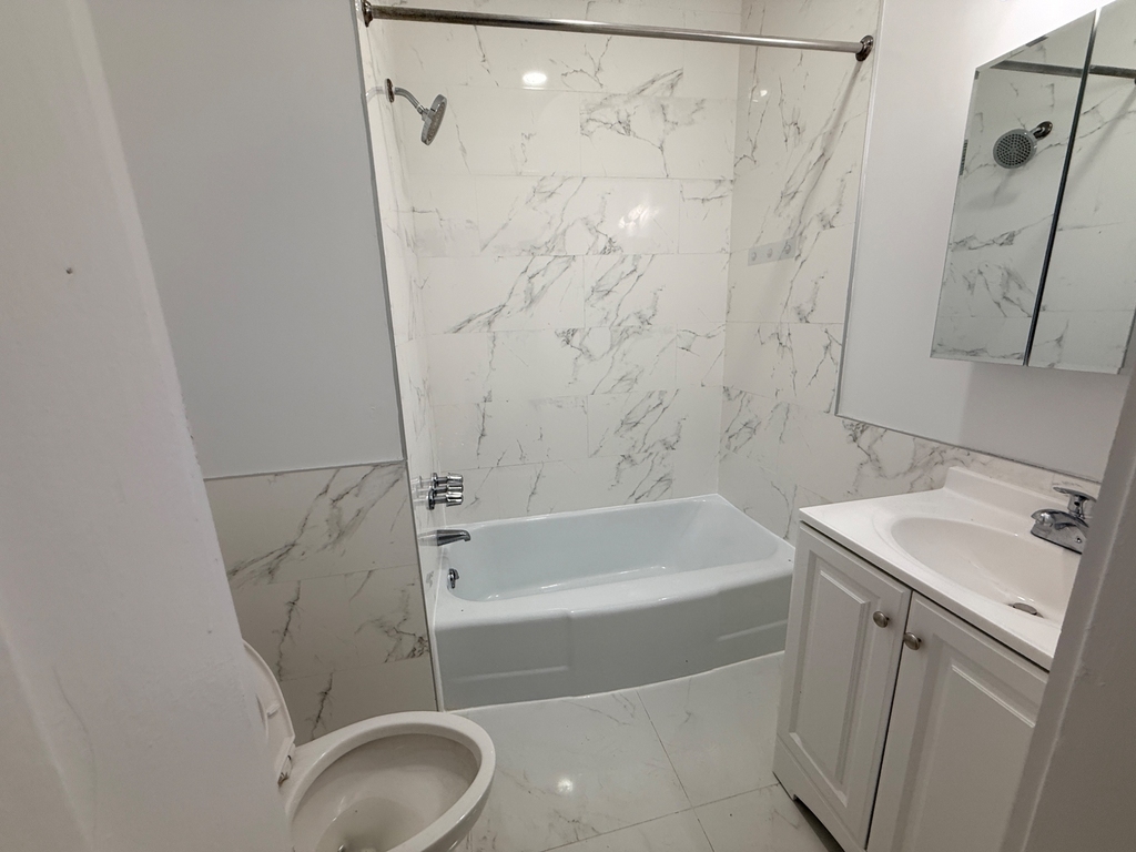 West 34th Street - Photo 9