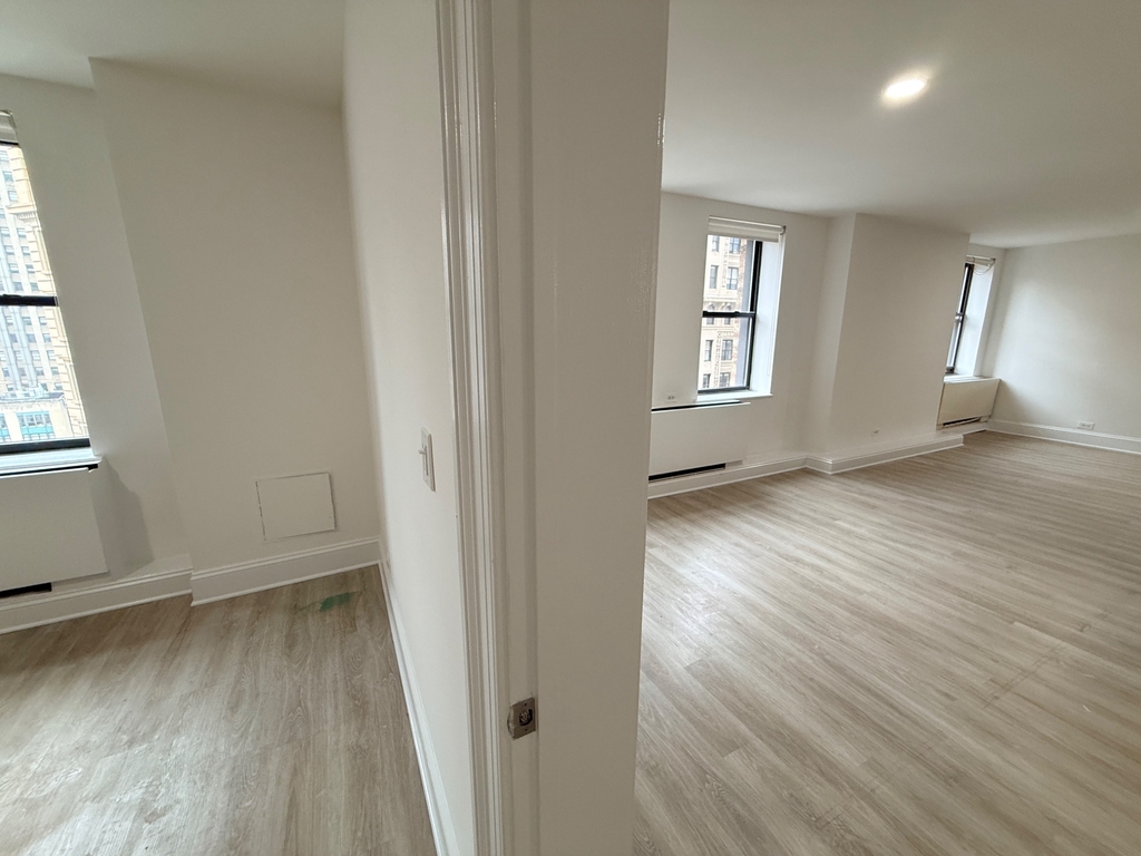 West 34th Street - Photo 5