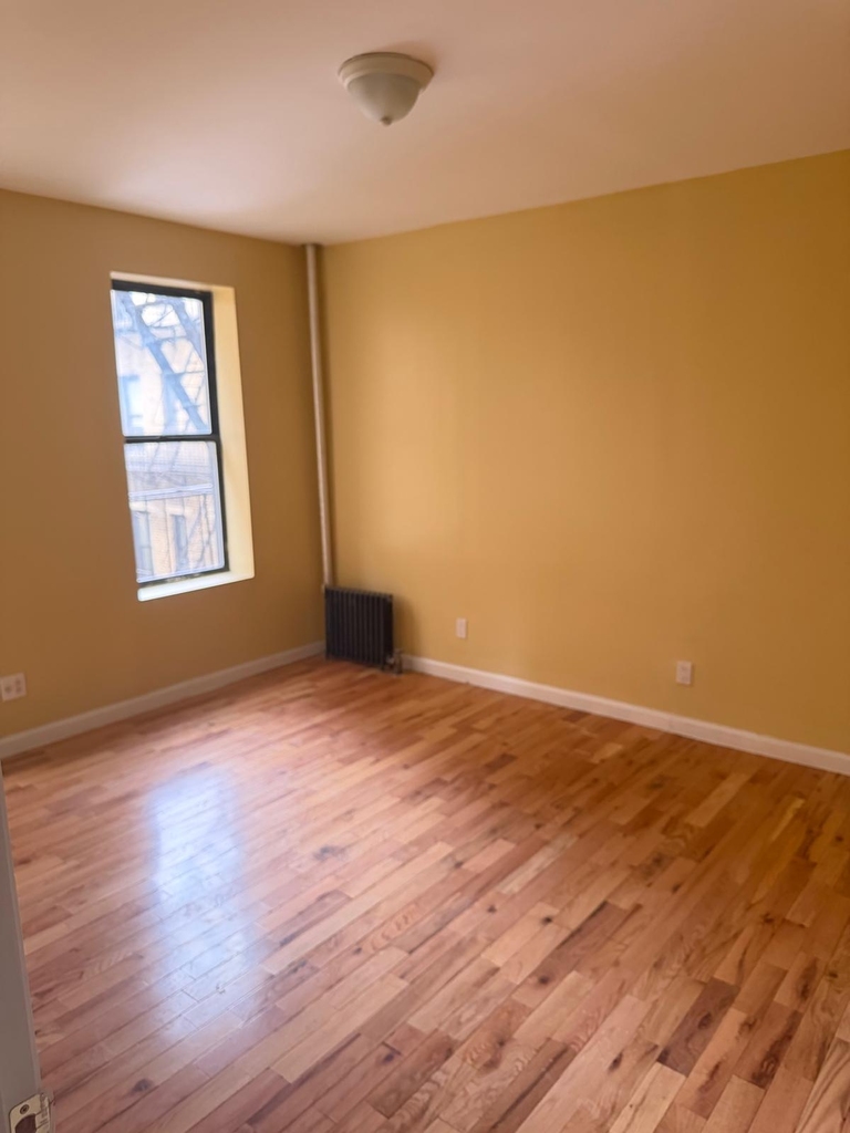 West 175th Street - Photo 4