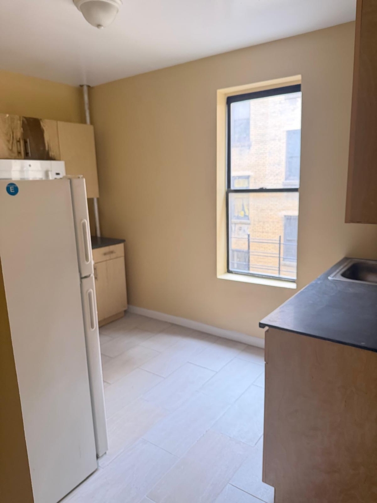 West 175th Street - Photo 0