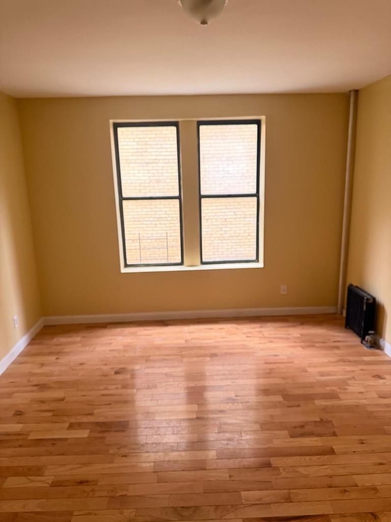 West 175th Street - Photo 3