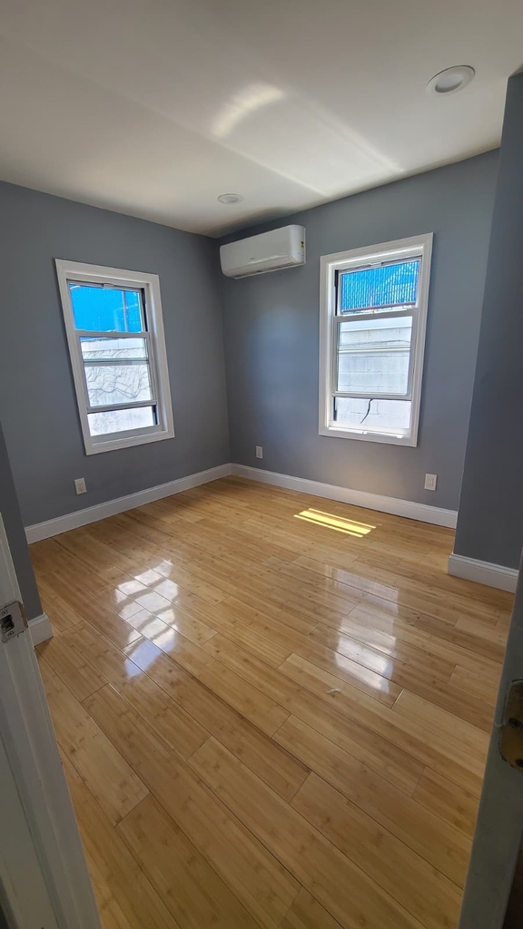 Perfect Rental home in the heart of St. Albans, Queens. - Photo 1