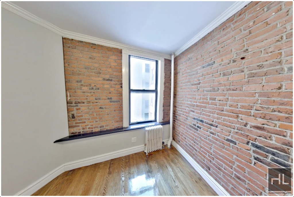 Clinton Street - Photo 1