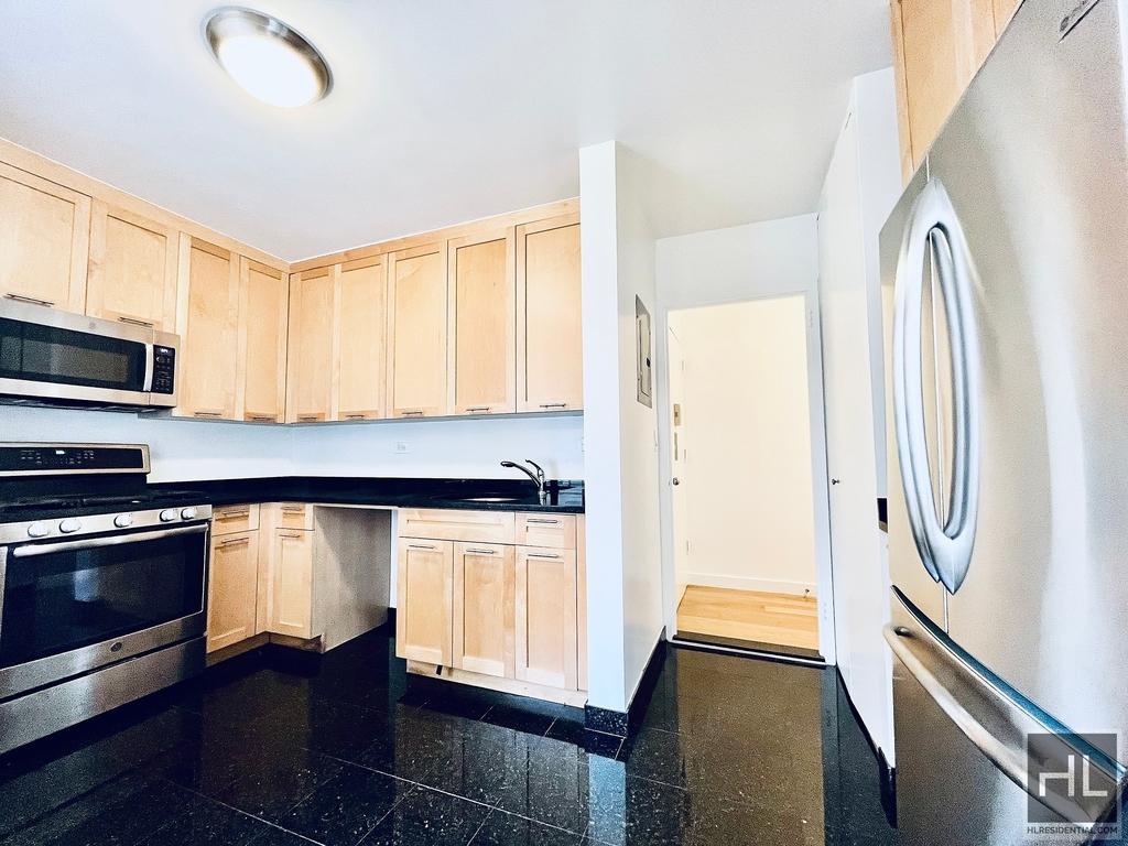 West 87th Street - Photo 2