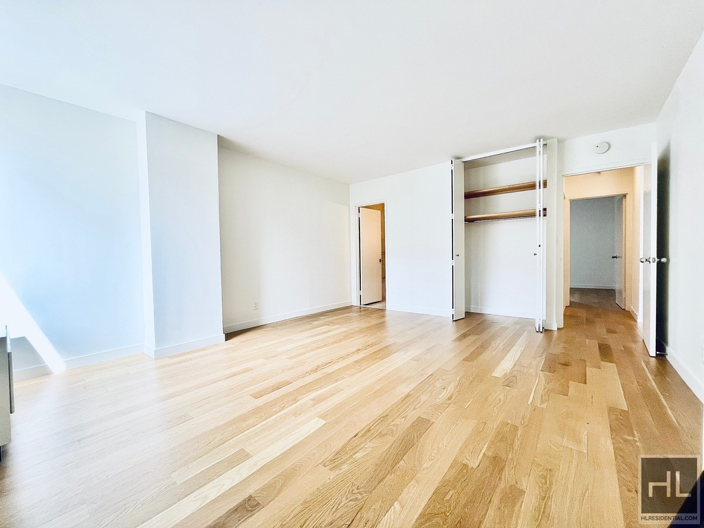 West 87th Street - Photo 0