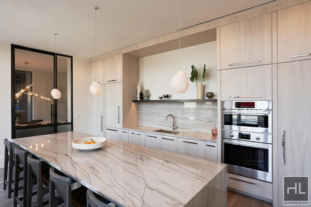 West 47th Street - Photo 1
