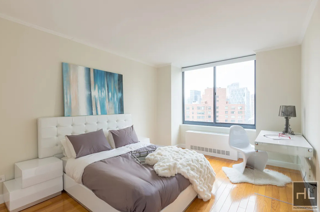 West 48 Street - Photo 1