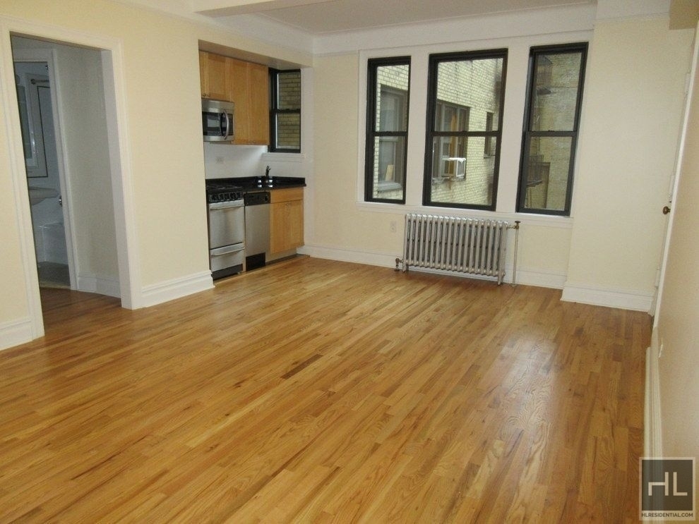 East 68 Street - Photo 0