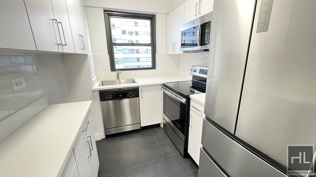 East 69 Street - Photo 8