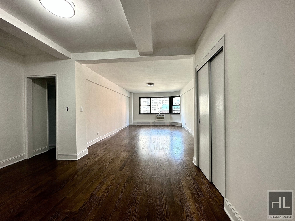 East 69 Street - Photo 3