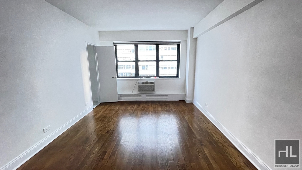 East 69 Street - Photo 6