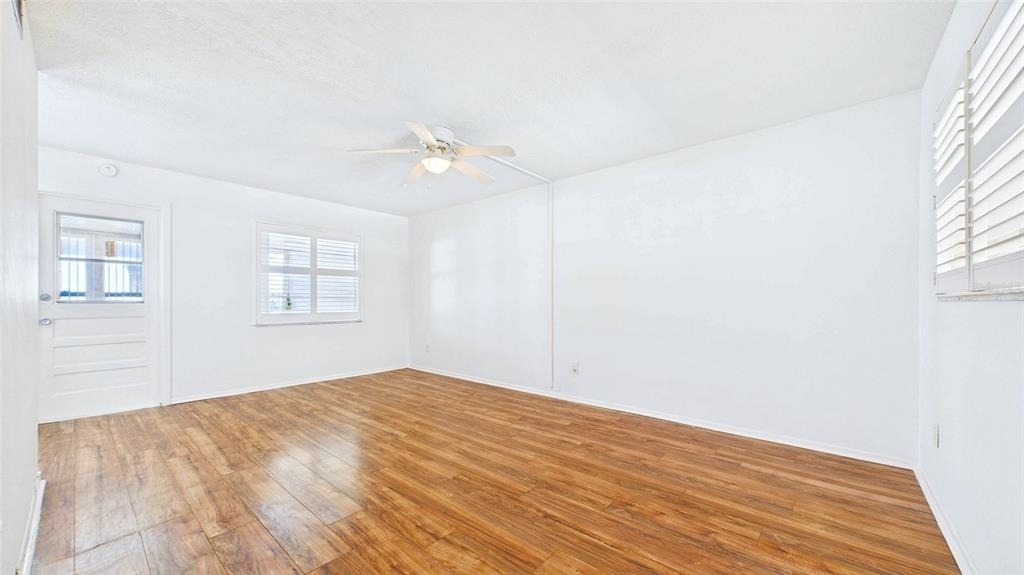 325 Sky Loch Drive W - Photo 5